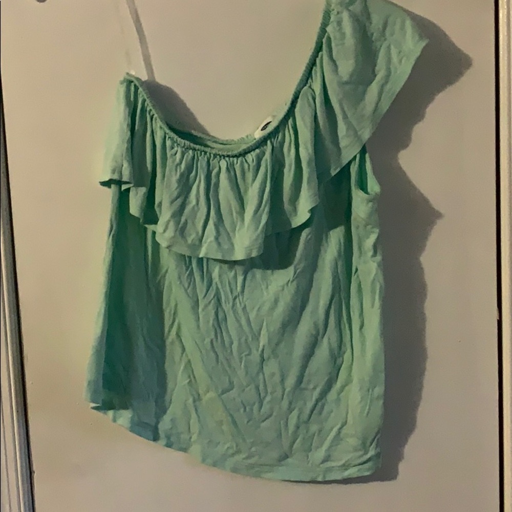 One shoulder shirt